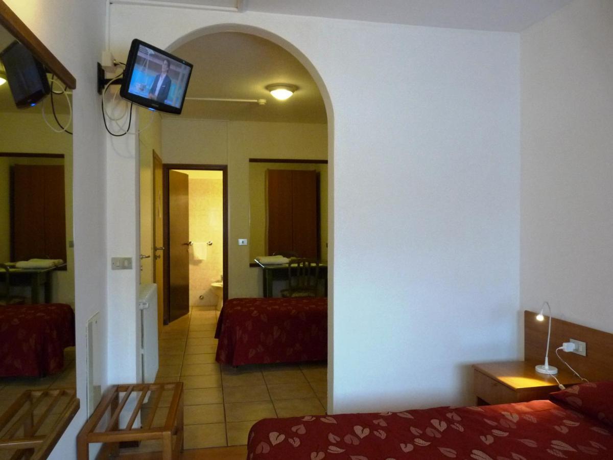 Hotel La Rosa Тельо Екстериор снимка