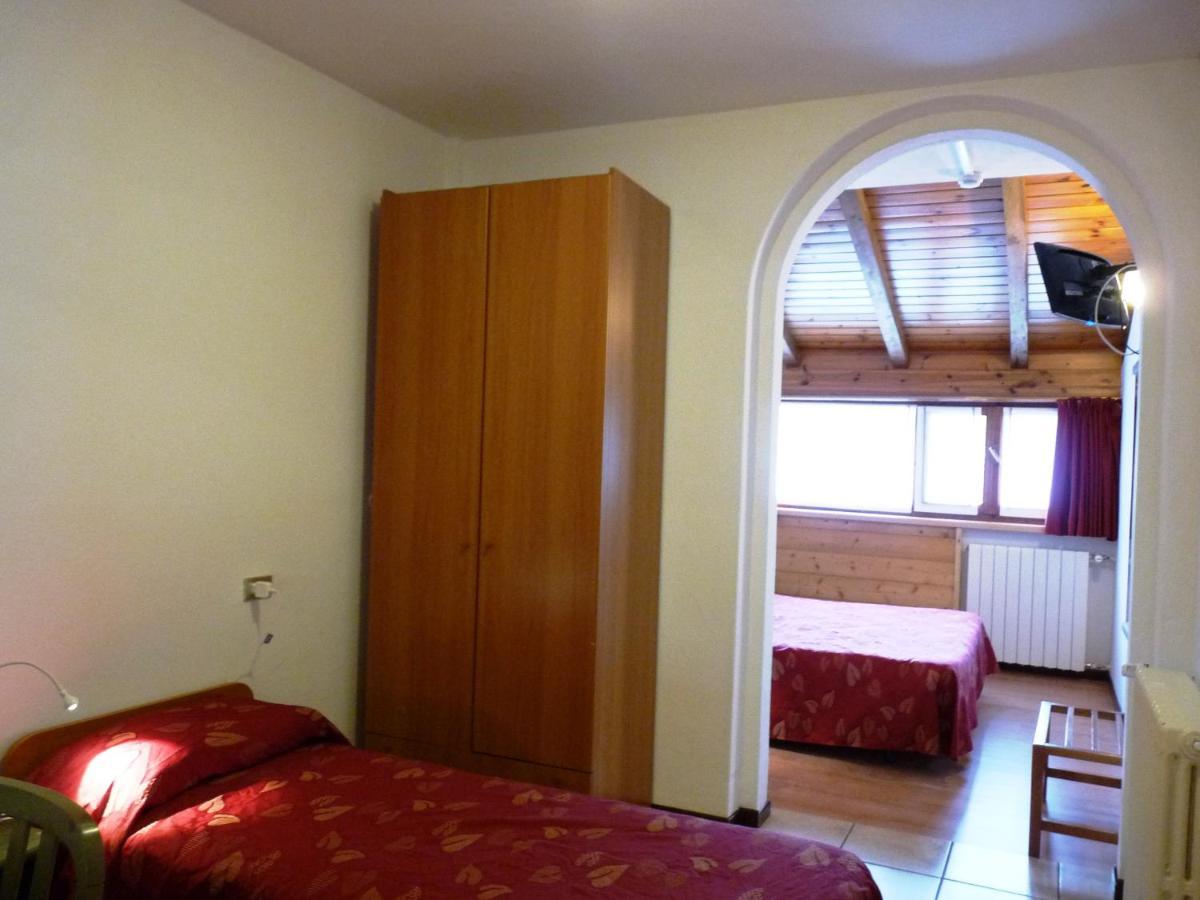 Hotel La Rosa Тельо Екстериор снимка