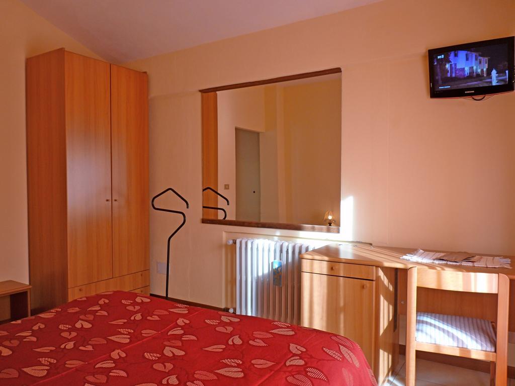 Hotel La Rosa Тельо Стая снимка