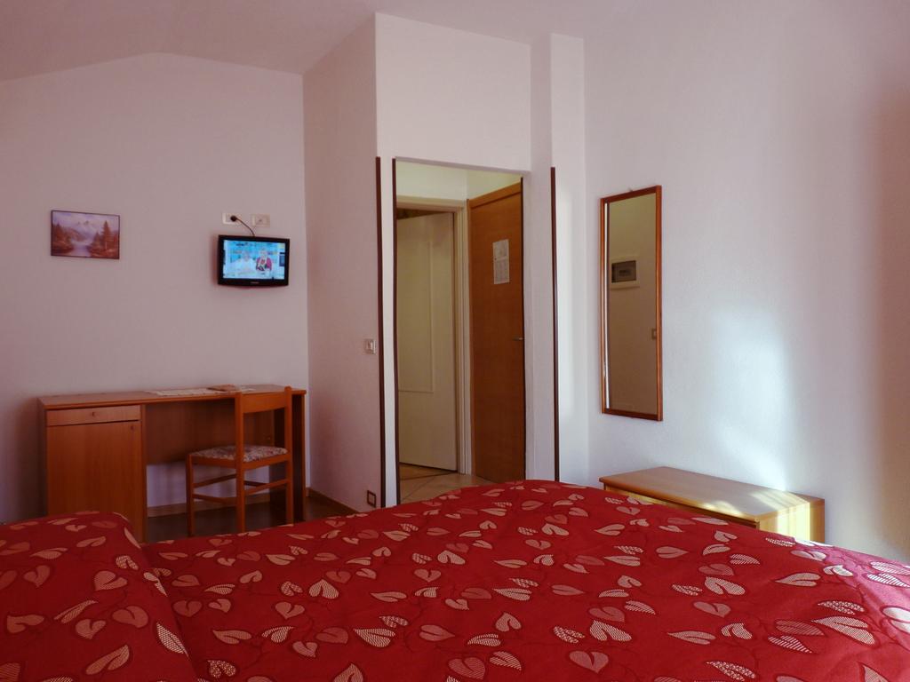 Hotel La Rosa Тельо Екстериор снимка