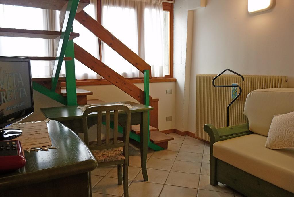 Hotel La Rosa Тельо Екстериор снимка