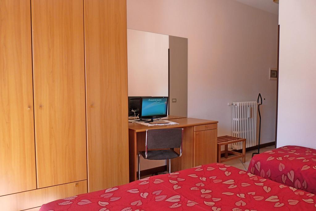 Hotel La Rosa Тельо Екстериор снимка