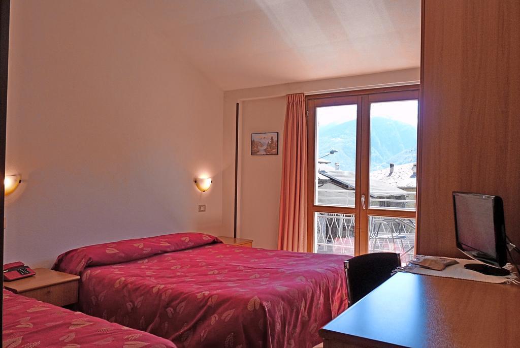 Hotel La Rosa Тельо Екстериор снимка