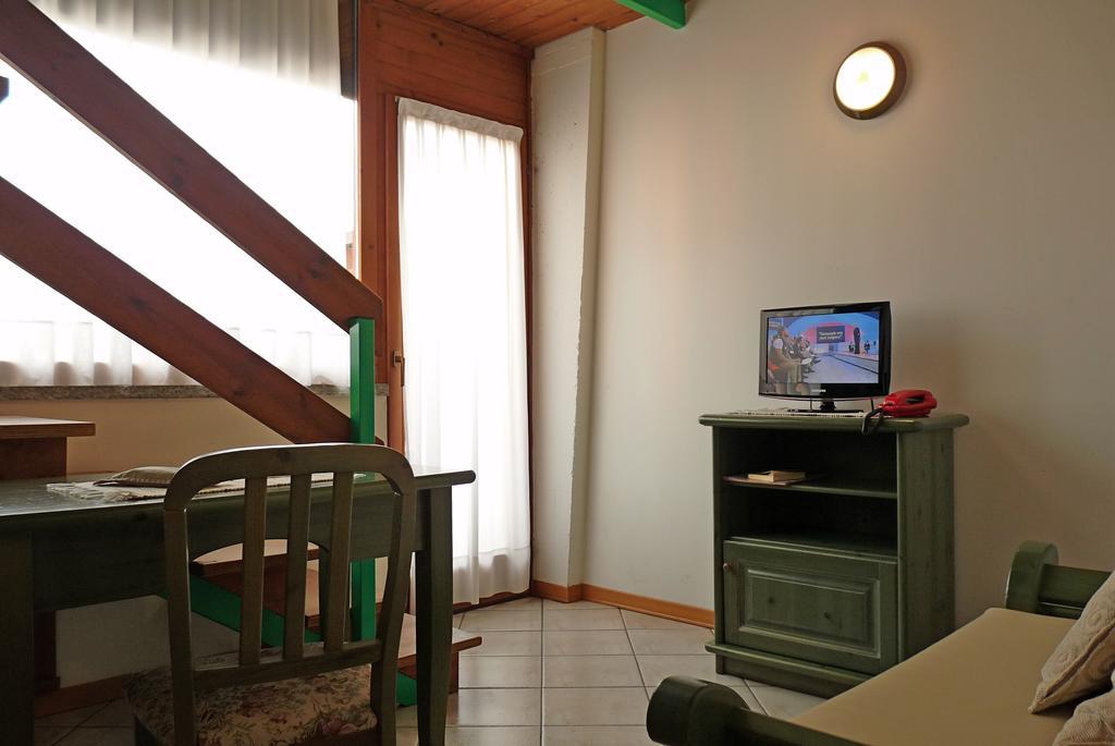 Hotel La Rosa Тельо Екстериор снимка