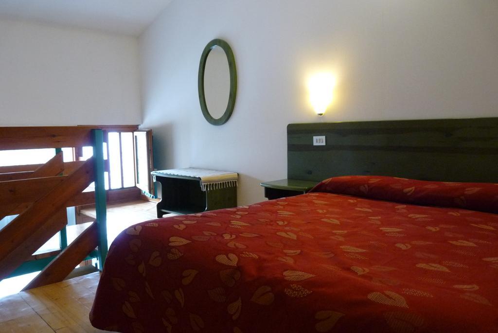 Hotel La Rosa Тельо Екстериор снимка