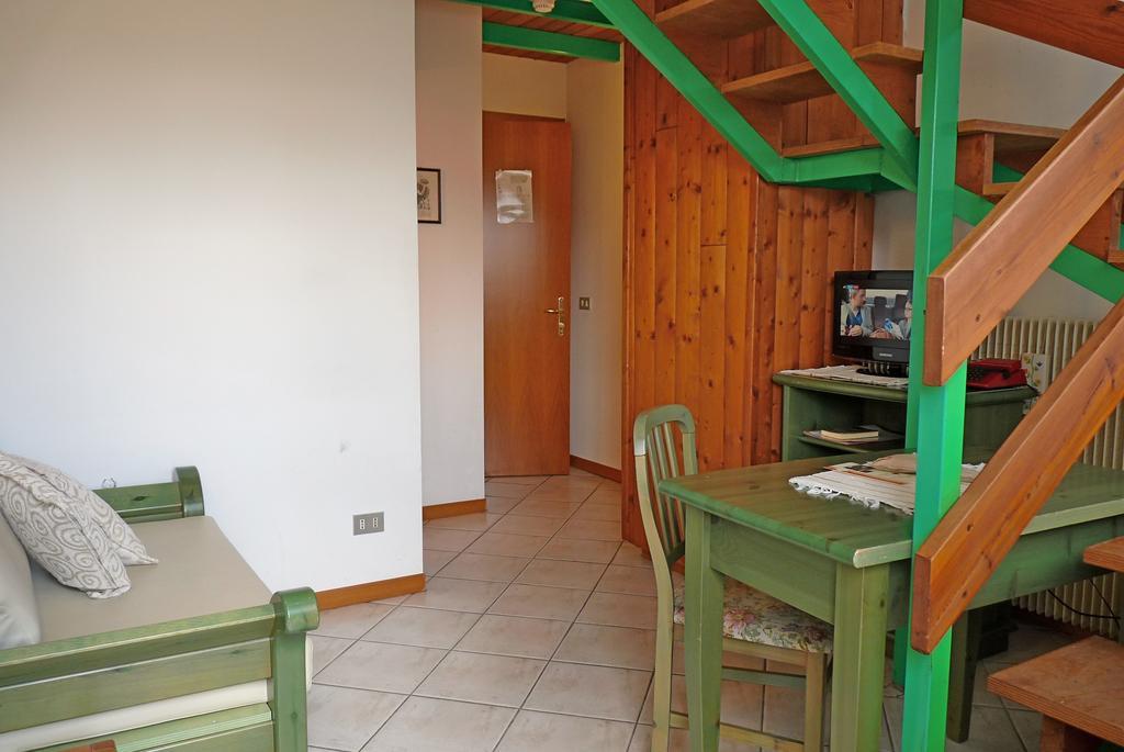 Hotel La Rosa Тельо Екстериор снимка
