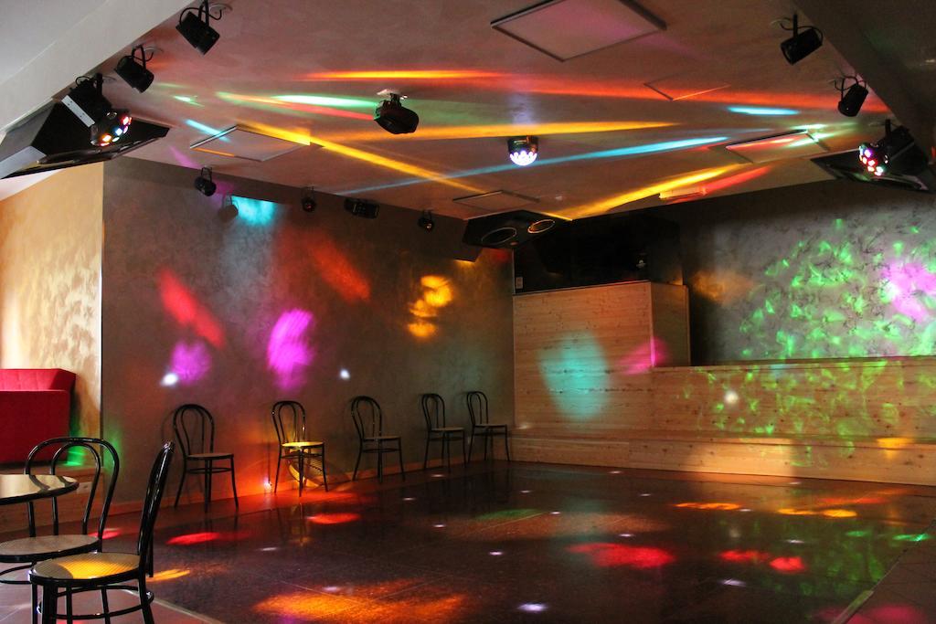 Hotel La Rosa Тельо Екстериор снимка