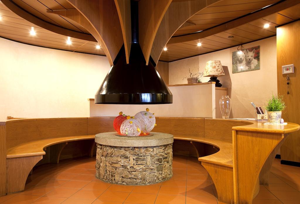 Hotel La Rosa Тельо Екстериор снимка