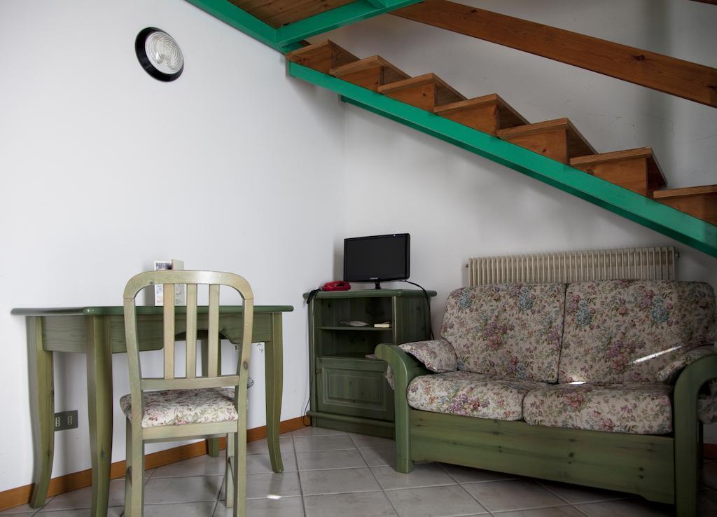Hotel La Rosa Тельо Стая снимка