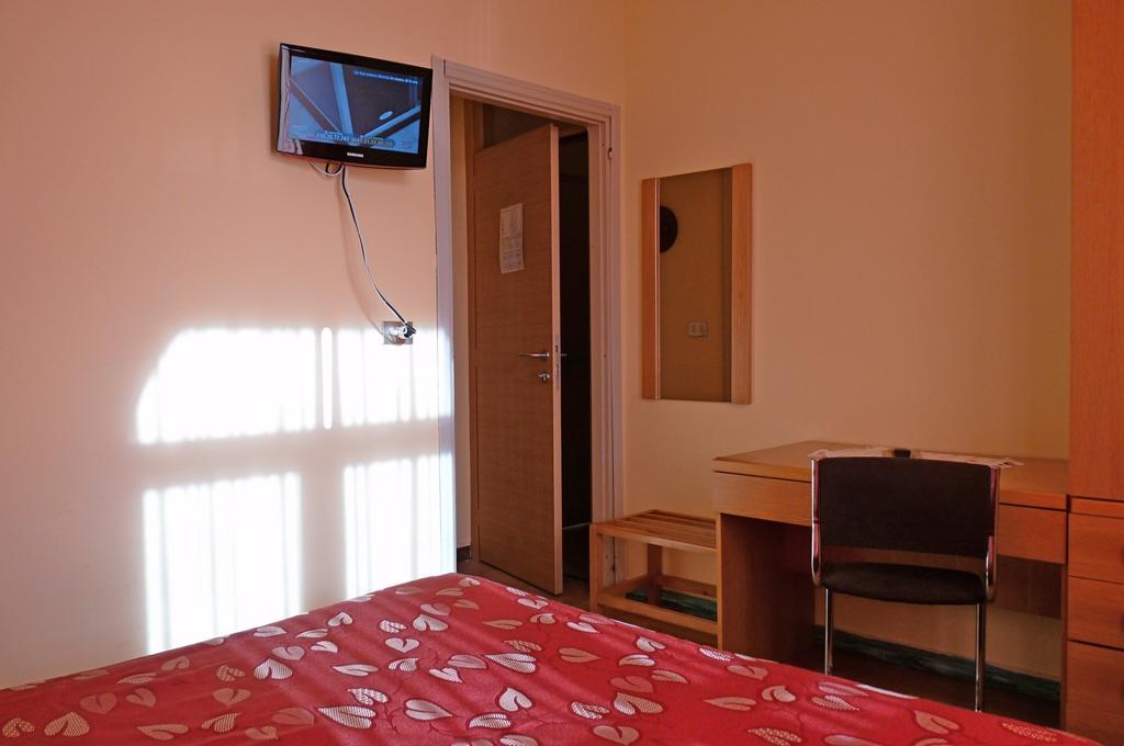 Hotel La Rosa Тельо Екстериор снимка