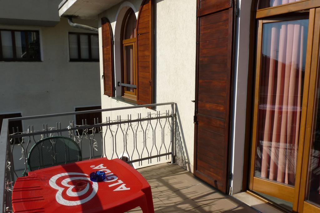 Hotel La Rosa Тельо Екстериор снимка