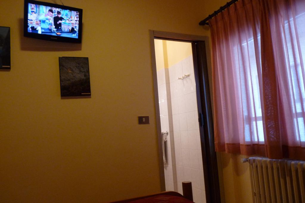 Hotel La Rosa Тельо Екстериор снимка