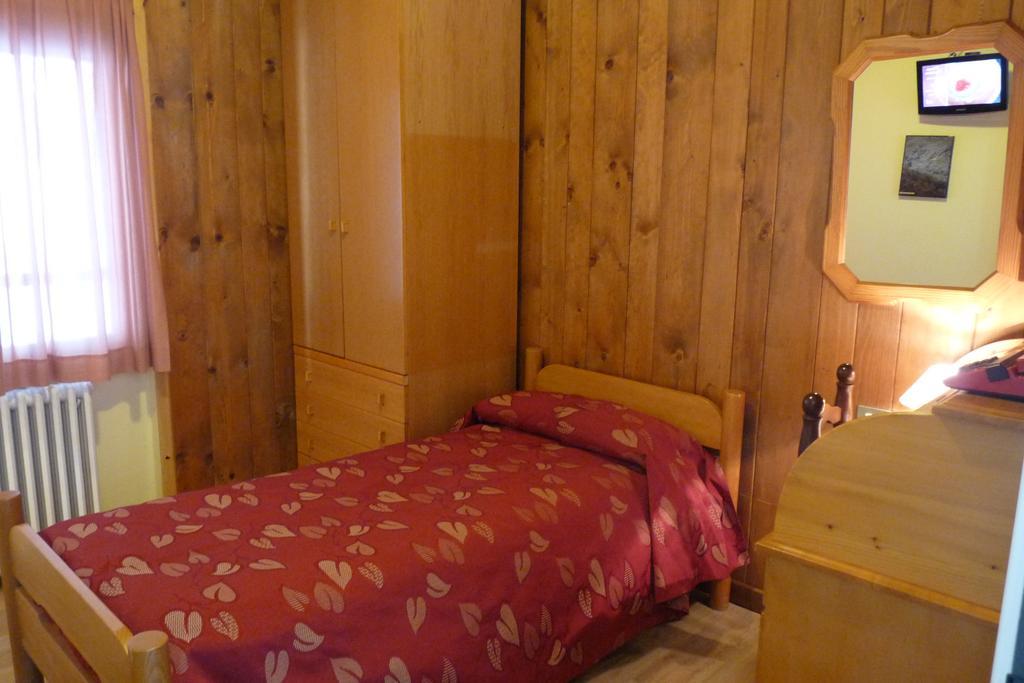Hotel La Rosa Тельо Екстериор снимка