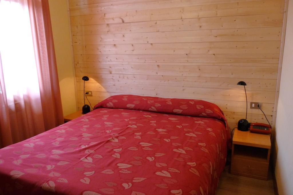 Hotel La Rosa Тельо Екстериор снимка