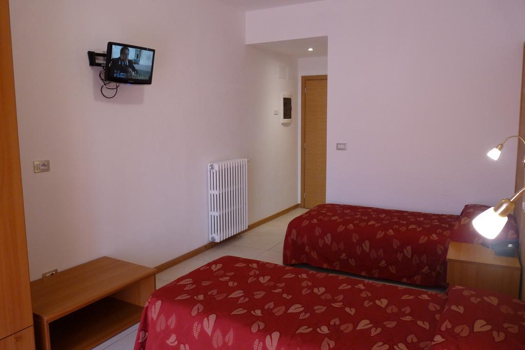 Hotel La Rosa Тельо Екстериор снимка