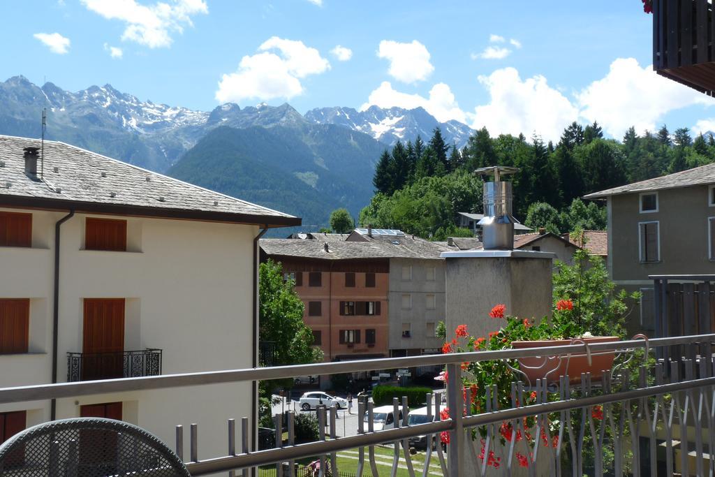 Hotel La Rosa Тельо Екстериор снимка